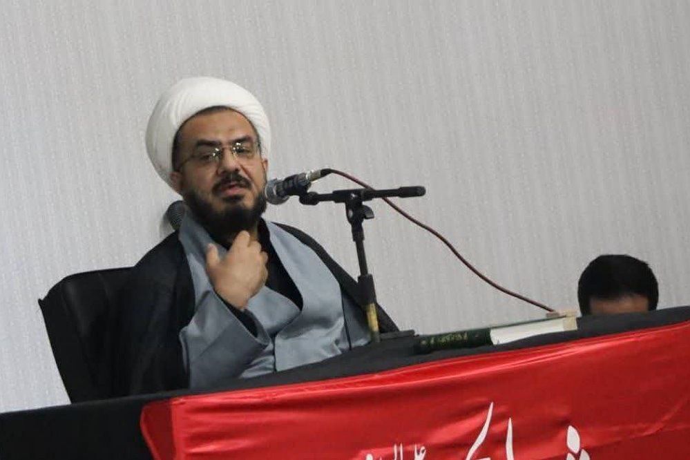 بانوان پرچمداران مراسم سوگواری ایام محرم هستند