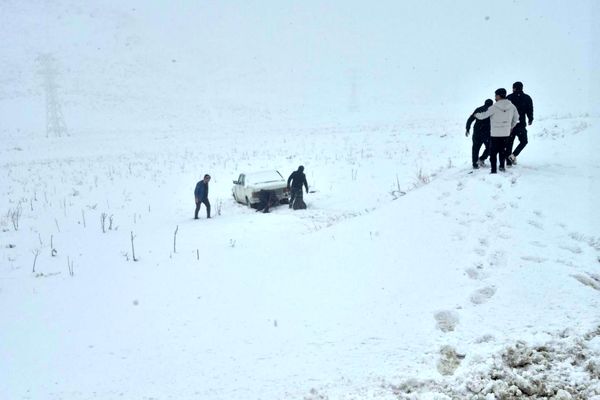 بارش باران و برف زمستانی در روستای کینک