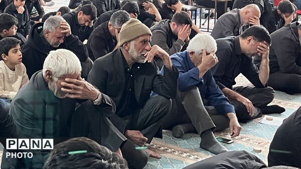 نماز جماعتی که در غم فراق پدر امت خوانده شد