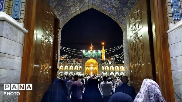 مراسم یادبود شهدا و دهه کرامت در حرم مطهر رضوی 
