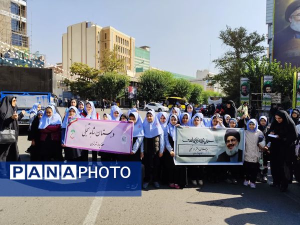 تجمع اعتراض‌آمیز دانش‌آموزان مدارس مختلف آموزش و پرورش منطقه ۴ تهران