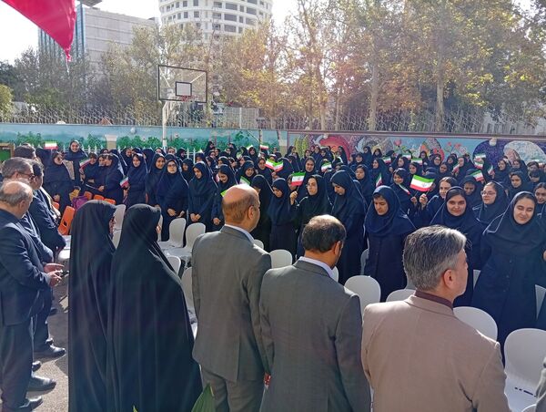 مراسم باشکوه زنگ ایثار و مقاومت در دبیرستان مصلی نژاد حضرت ام البنین