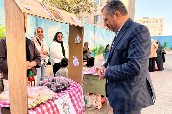 مهد اولیا؛ ابتکار خلاقانه معاون پرورشی دبستان سعادت برای مشارکت ویژه اولیا با کادر مدرسه
