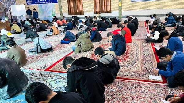 آموزش مقدماتی خبرنگاری پسران کرمان در آموزشگاه پیامبر اعظم(ص)