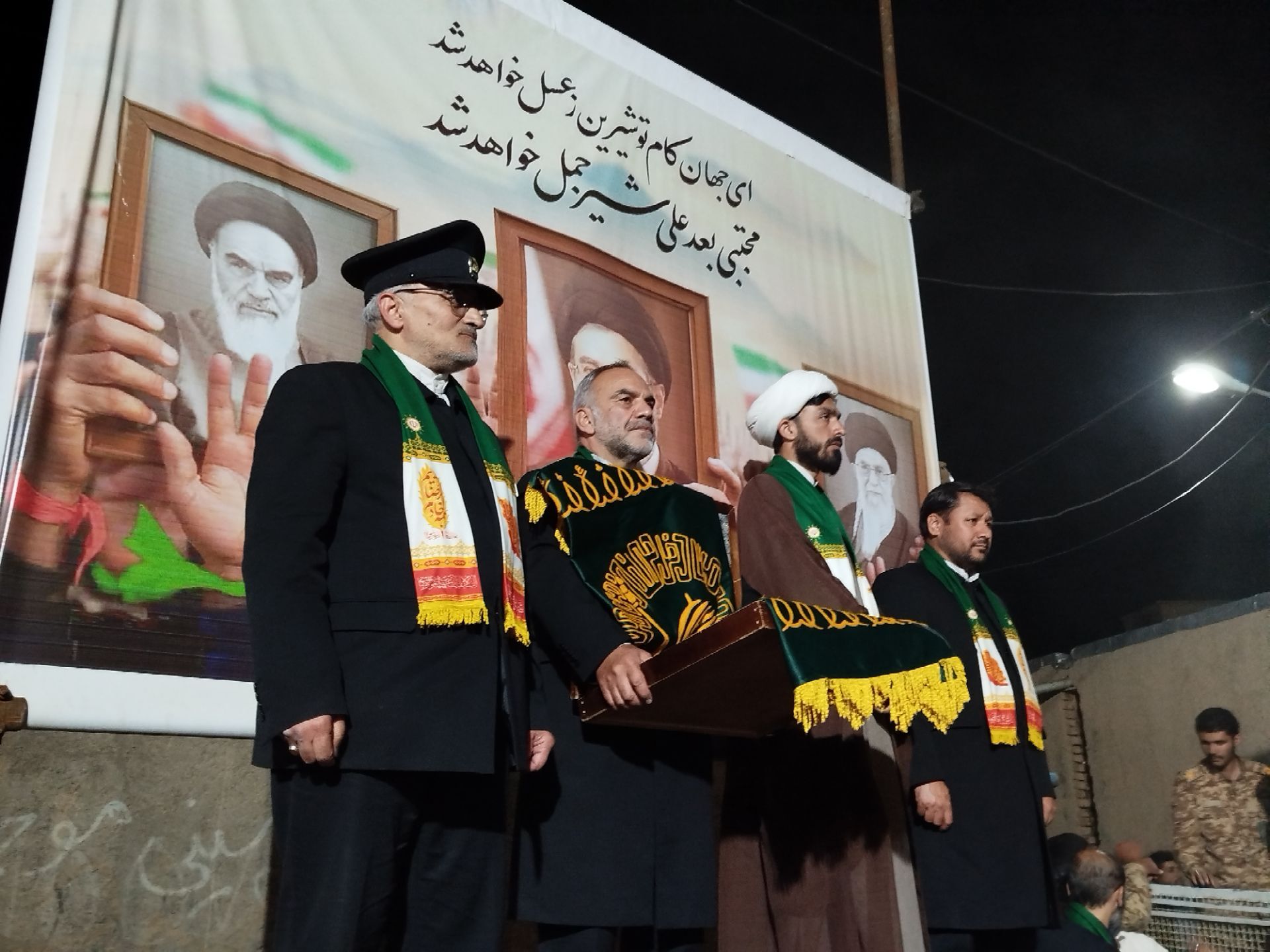 حضور خادمان امام رضا(ع) و پرچم متبرک آستان قدس در اجتماعات شبانه شهر صفی آباد