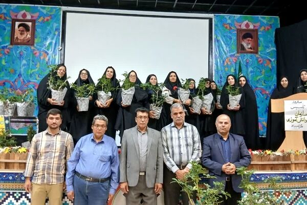جشن سالروز تاسیس سازمان دانش‌آموزی در ابرکوه