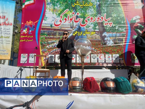 همایش پیاده‌روی خانوادگی در منطقه گردشگری سیاسرد بروجن