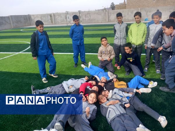 افتتاح زمین چمن مدرسه شهید غلامی خلیل آباد