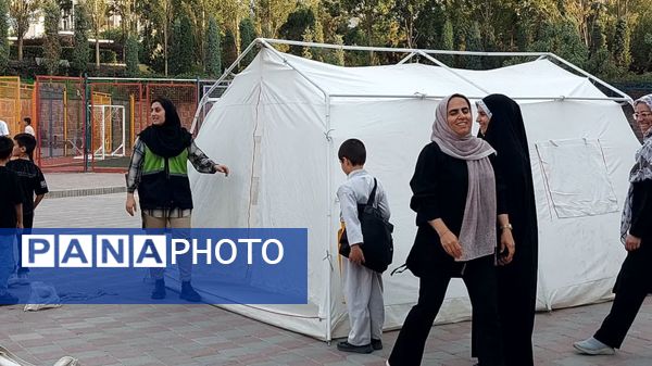 آموزش میدانی چادر زنی و حمل مصدوم برای شهروندان در پارک صادقیه مشهد  