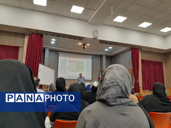  جلسه آموزش خانواده در مدرسه مصلی‌نژاد مشهد