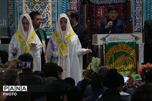 هم‌نوایی پیشتازان و خادمان رضوی در آیین پرچم‌گردانی میلاد امام رضا(ع) در ایلخچی