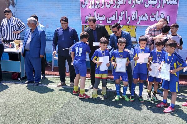 مسابقات مینی فوتبال دانش‌آموزان دوره اول ودوم ابتدایی در بهارستان‌۲