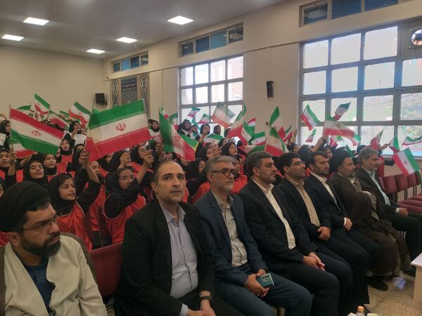 آیین نواختن زنگ ملی مبارزه با استکبار ستیزی در دبیرستان دخترانه متوسطه دوره اول توحید 