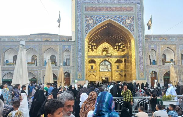 سیل عظیم زائران و مجاوران حرم امام رضا (ع) در روز آغاز امامت حضرت مهدی (عج)