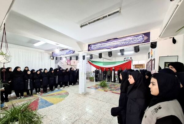 نواخته شدن زنگ کتاب و کتابخوانی در دبیرستان سمیه نوخندان