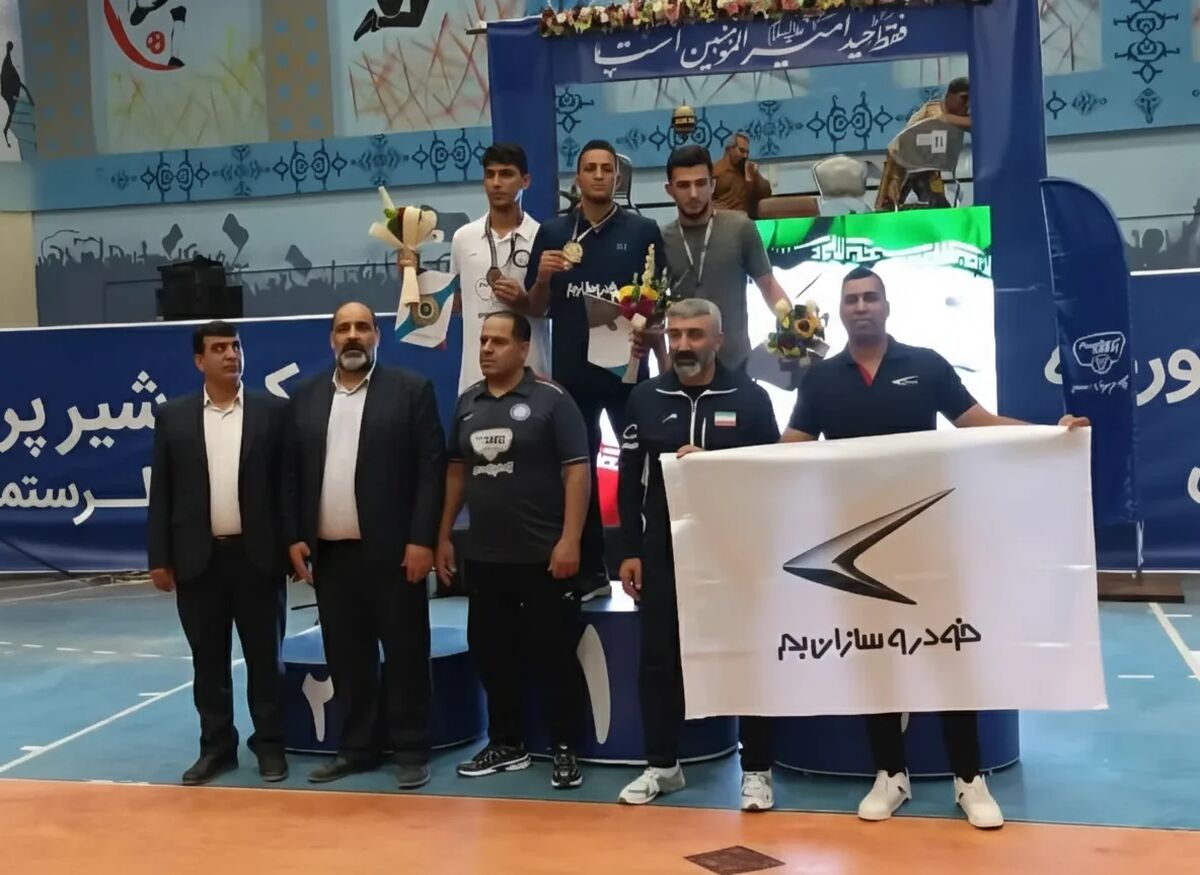 قهرمانی کشتی‌گیر کرمانی در رقابت‌های پهلوانی کارگران کشور