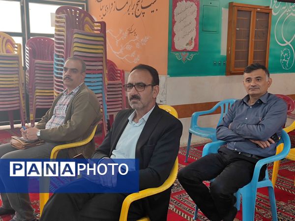 برگزاری جلسه آموزش خانواده در دبیرستان شاهد شهید قاسم سلیمانی