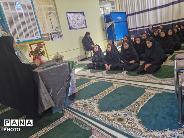 گرامیداشت هفته نیروی انتظامی در دبیرستان دخترانه مرحوم میری