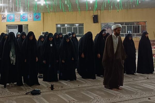 برپایی اولین نماز جماعت در اردوی راهیان نور دانش‌آموزان دختر شهرری