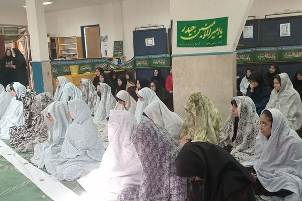  زنگ نماز در هنرستان آفرینش پردیس با حضور امام جمعه و مدیر آموزش و پرورش