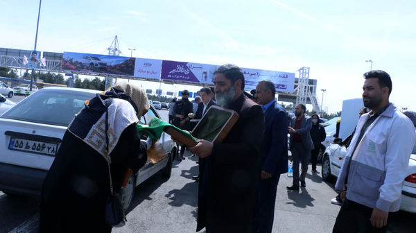 خوش‌آمدگویی مسئولان شهری قم به زائران کریمه اهل بیت(س)