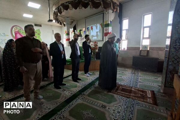 آغاز سال تحصیلی در زینبیه ۲ شهریار با اقامه نماز جماعت و حضور مسئولان آموزش و پرورش