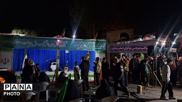 بازسازی صحنه سخنرانی رهبر شهید انقلاب اسلامی ایران در بلوار امام‌زاده حسن(ع) کرج