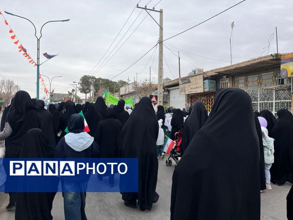 حضور پرشور فرهنگیان، دانش‌آموزان و اقشار مختلف مردم در راهپیمایی ۲۲بهمن