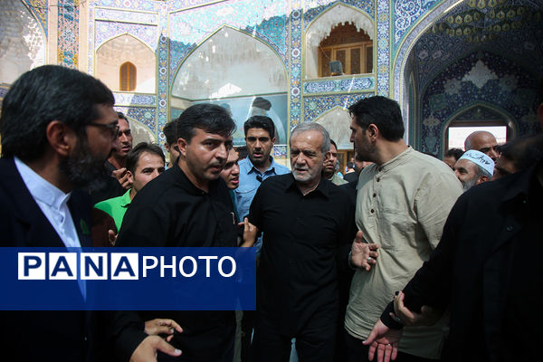 تشرف رئیس جمهور به زیارت حرم حضرت معصومه(س)