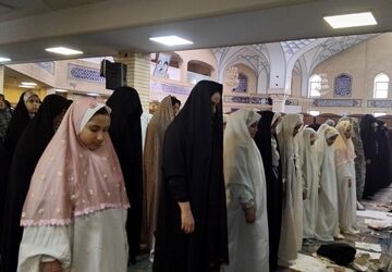 تجلیل از دانش‌آموزان فعال بسیجی محلاتی در نماز جمعه