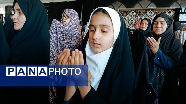 حضور دانش آموزان در نماز جمعه کاشمر