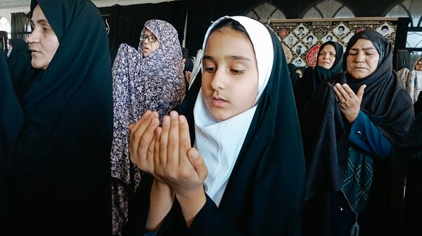 حضور دانش آموزان در نماز جمعه کاشمر