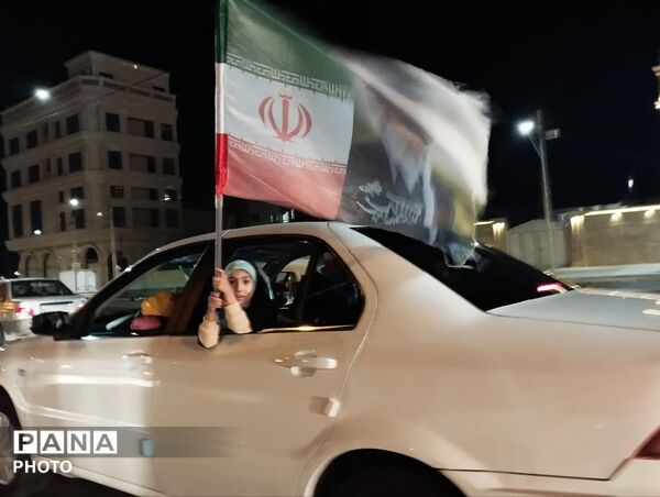 رژه ماشینی مردم کاشمر برای دفاع از میهن و بیعت با رهبر انقلاب