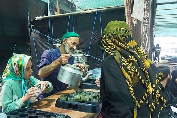 موکب محب الحسین میزبان زائران پیاده امام رضا ( ع) 