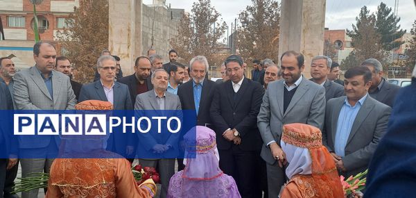 مراسم استقبال از وزیر آموزش و پرورش در گلزار شهدای نیشابور 