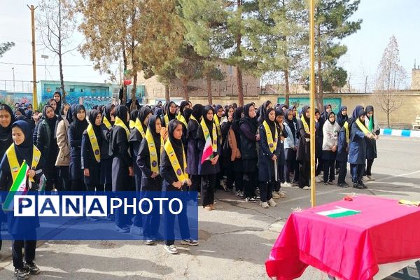 گلبانگ زنگ چهل و هفتمین پیروزی انقلاب اسلامی در مدرسه شهید مجید دهنوی 