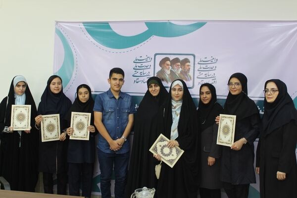 تجلیل از دانش‌آموز خبرنگاران فعال در عرصه کانون پرورش فکری کودکان و نوجوانان استان البرز 
