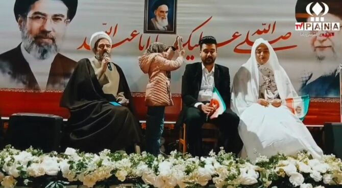 آغاز زندگی مشترک در میان اجتماع مردمی