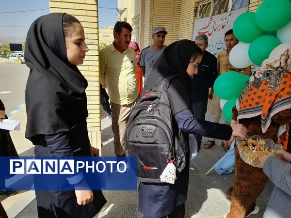 آیین سال تحصیلی جدید در دبیرستان نسیبه شهرستان سملقان