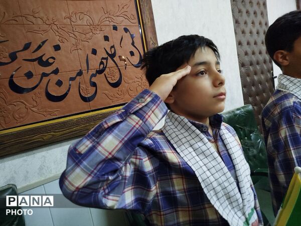 تجلیل دانش آموزان از حافظان امنیت  در نیشابور