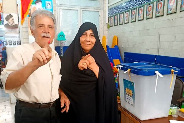 حضور مسئولان کشوری و استانی در کنار آحاد مردم شهیدپرور ناحیه 2 شهرری پای صندوق‌های رای 
