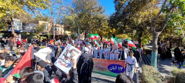 طنین شعارهای ضد استکباری در شاندیز
