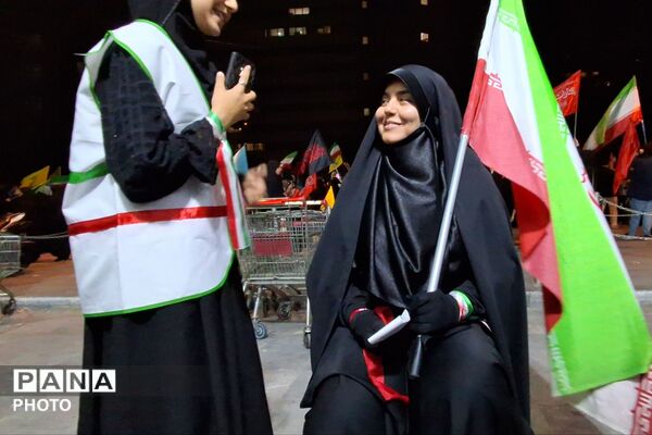 روایت یک همدلی؛ از میان جمعیتی که هنوز ایستاده‌اند