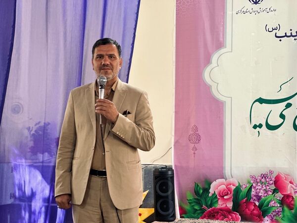 جشن عاطفه‌ها در دبستان حضرت زینب(س) شهر اراک