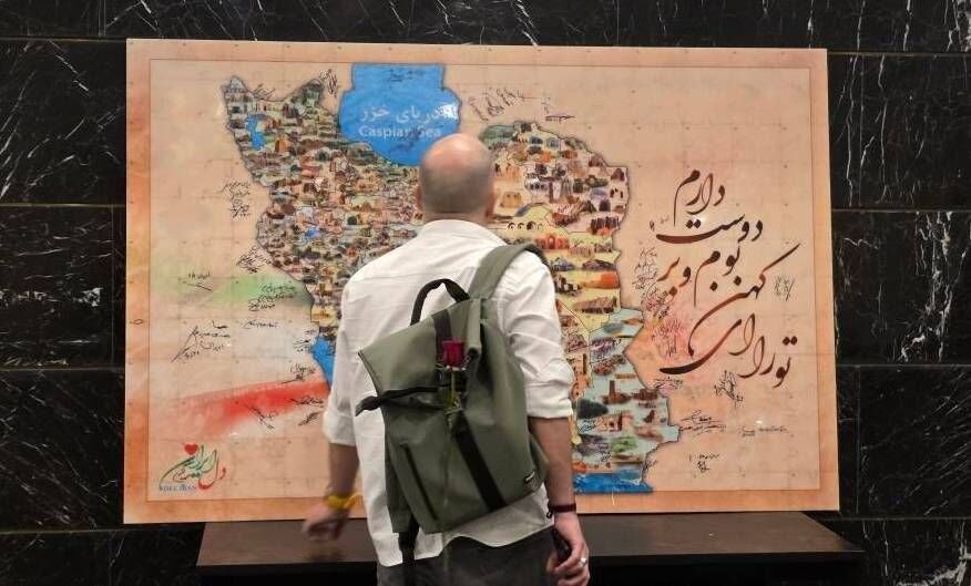 دیدار صمیمانه هنرمندان با کودکان آسیب دیده از جنگ/  شب «دل ایران» برای کودکان/ ایران زیبا را زیباتر می سازیم