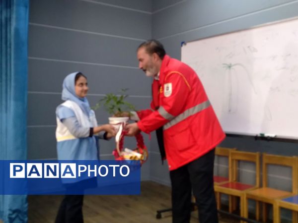 کارگاه آموزشی اطفای حریق در دبستان آرمینه مصلی‌نژاد ناحیه ۶ مشهد 