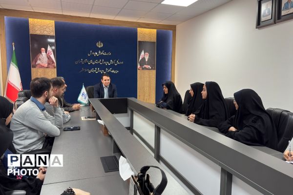 نشست خبری مدیر آموزش‌وپرورش شهرستان اسلامشهر با اصحاب رسانه نوجوان