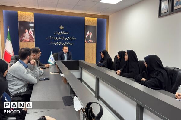 نشست خبری مدیر آموزش‌وپرورش شهرستان اسلامشهر با اصحاب رسانه نوجوان