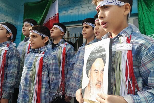 مدارس اسلامشهر یکصدا در جشن انقلاب 