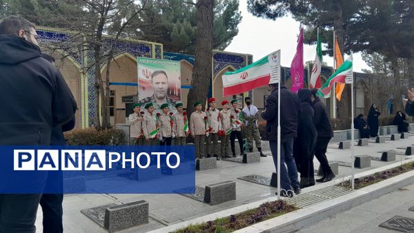 غبار روبی مزار شهدا نیشابور در هفته امور تربیتی